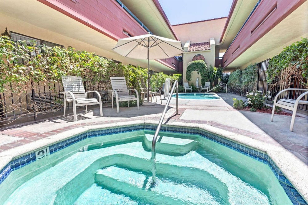 Vantage Point Inn - Woodland Hills