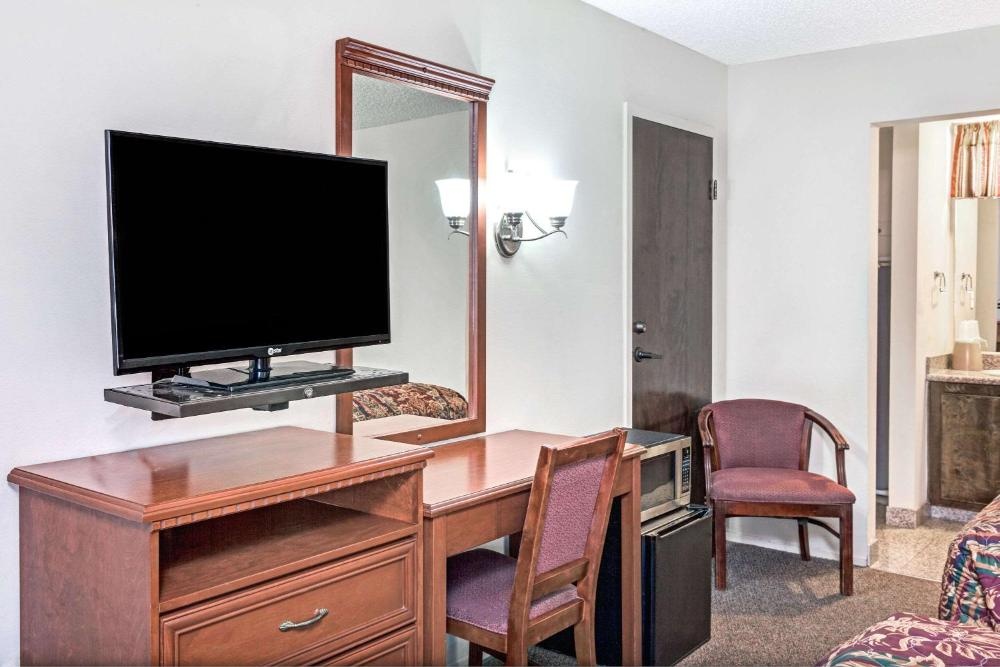 Vantage Point Inn - Woodland Hills